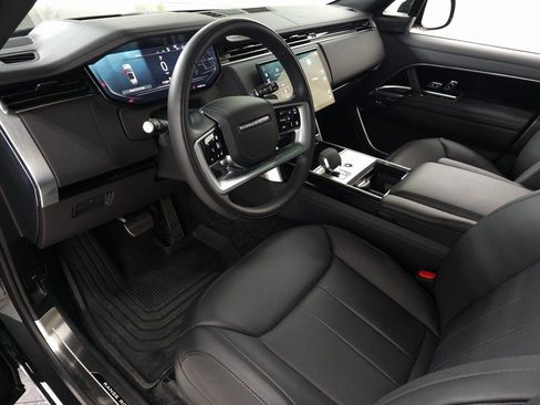 Used 2025 Land Rover Range Rover SE image 20