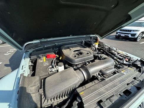 Used 2024 Jeep Wrangler Unlimited Sahara w/ Technology Group image 17