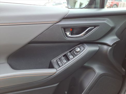 Certified 2025 Subaru Crosstrek 2.5i Limited w/ Crosstrek Mirror Package image 17