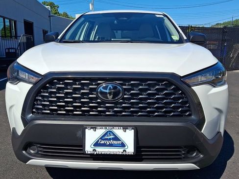 Used 2023 Toyota Corolla Cross L AWD/4WD image 2