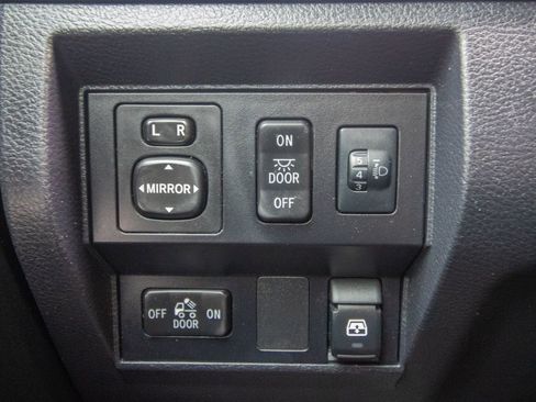 Used 2017 Toyota Tundra SR5 RWD image 34