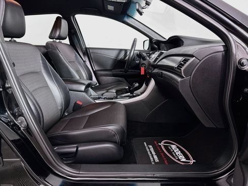 Used 2017 Honda Accord Sport image 33