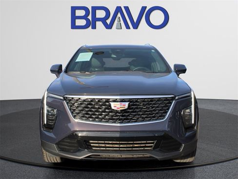Used 2025 Cadillac XT4 Premium Luxury image 2