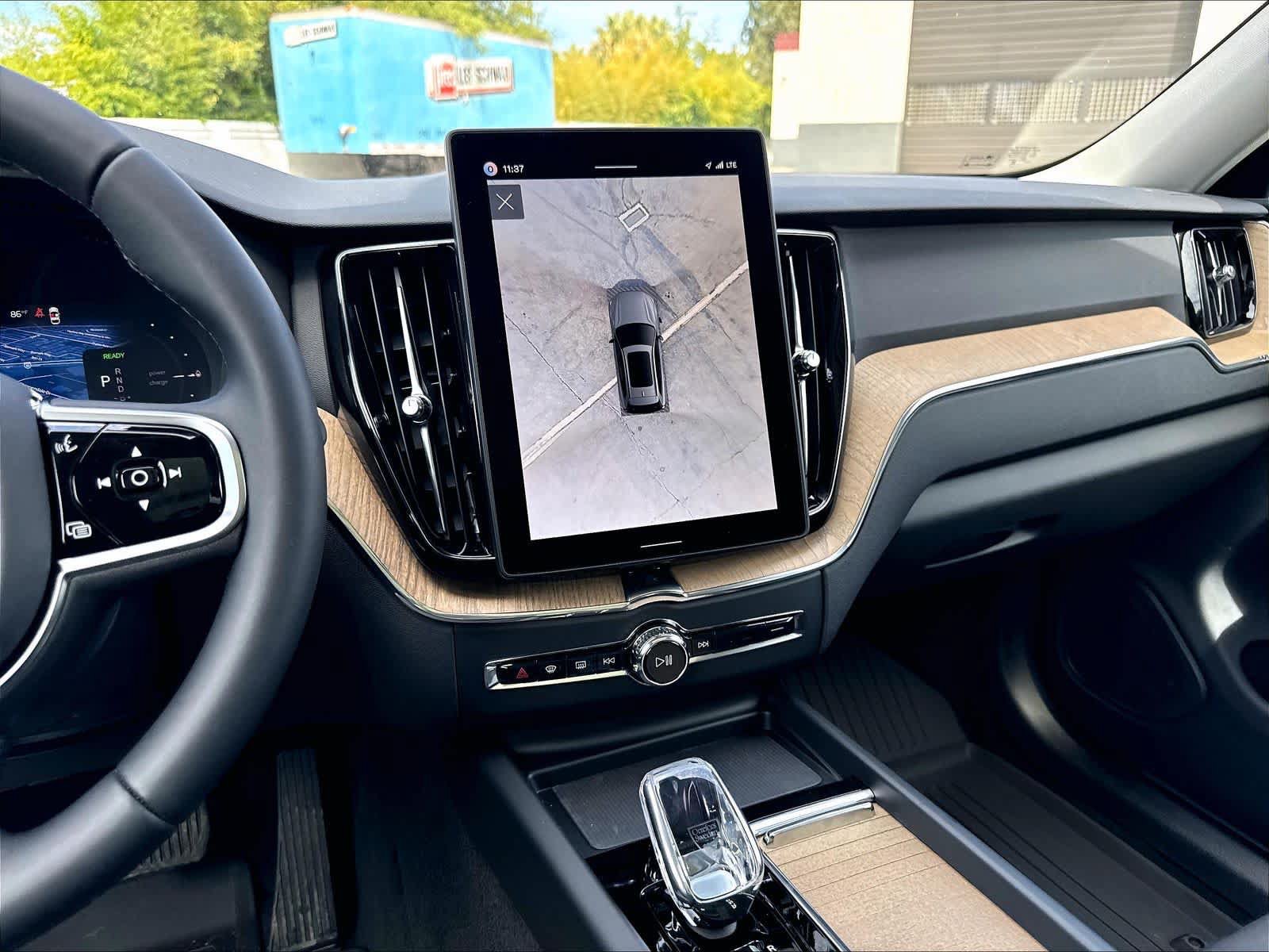 New 2026 Volvo XC60 T8 Plus w/ Climate Package PRO AWD/4WD image 9
