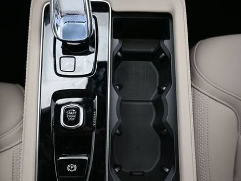 New 2026 Volvo XC90 T8 Plus w/ Protection Package Premier AWD/4WD image 12