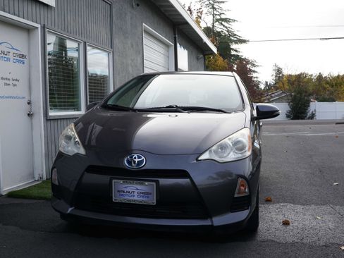 Used 2013 Toyota Prius C Two image 2