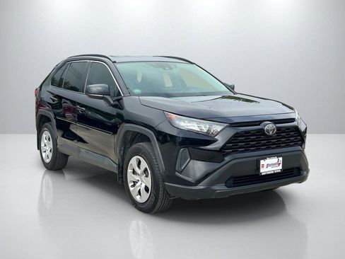 Used 2020 Toyota RAV4 LE image 3