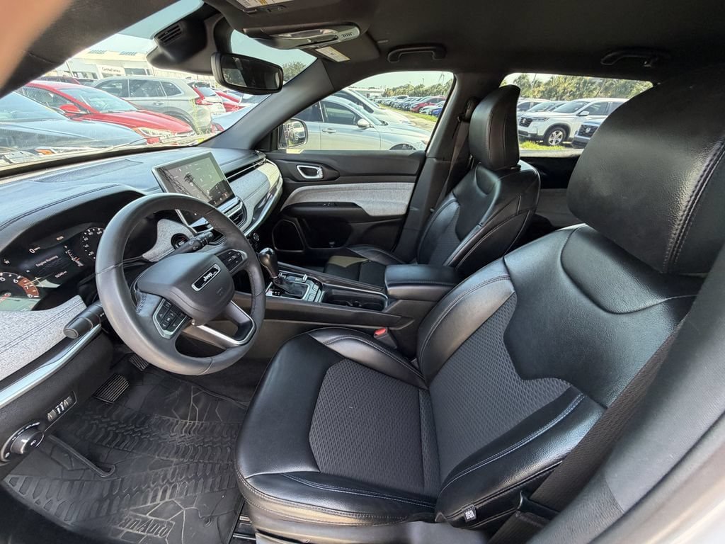 Used 2023 Jeep Compass Latitude AWD/4WD image 17