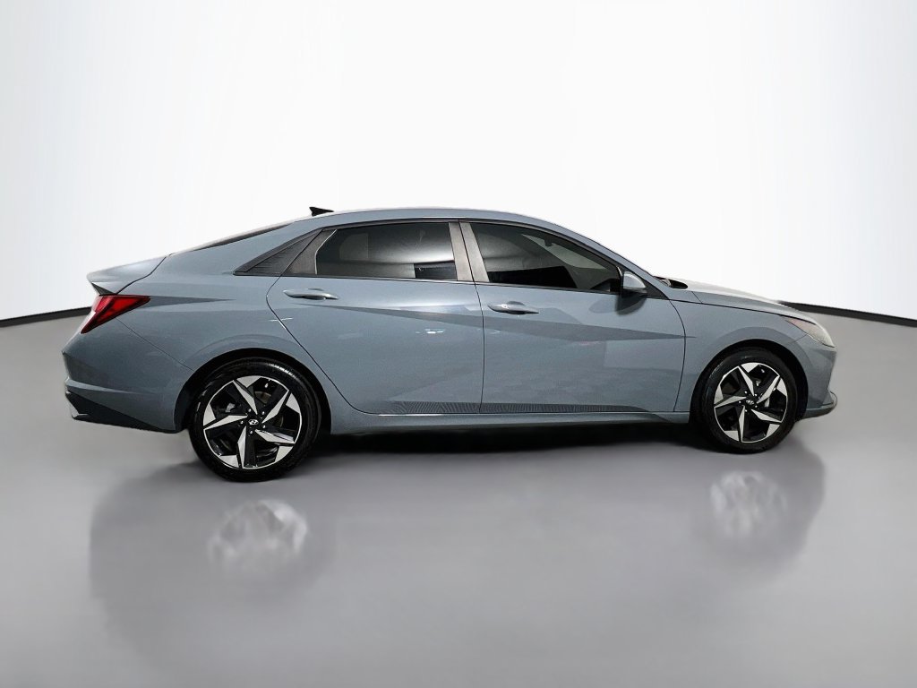 Used 2023 Hyundai Elantra SEL w/ Convenience Package FWD image 2