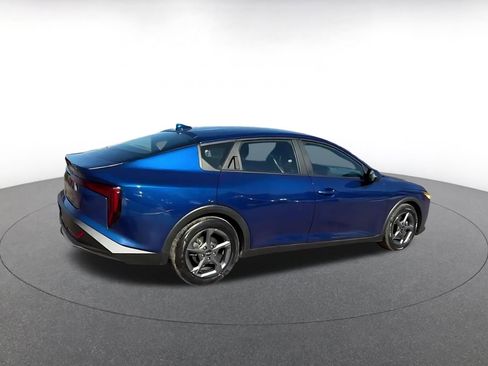 Used 2025 Kia K4 LXS image 12