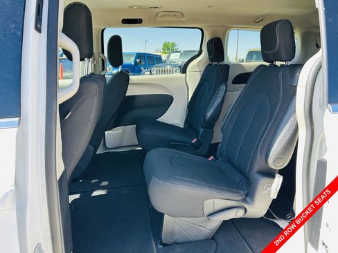 Used 2023 Chrysler Voyager LX image 23