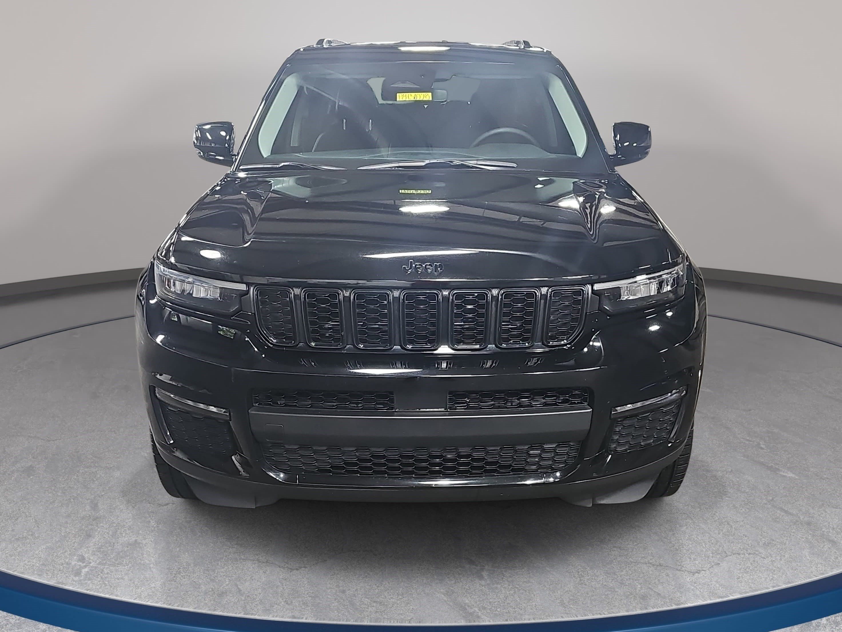 Used 2023 Jeep Grand Cherokee L Limited w/ Black Appearance Package AWD/4WD image 2