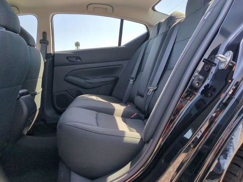 Used 2025 Nissan Altima 2.5 SV FWD image 28