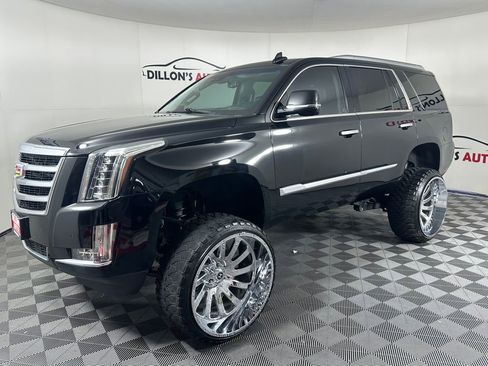 Used 2020 Cadillac Escalade Luxury AWD/4WD image 2