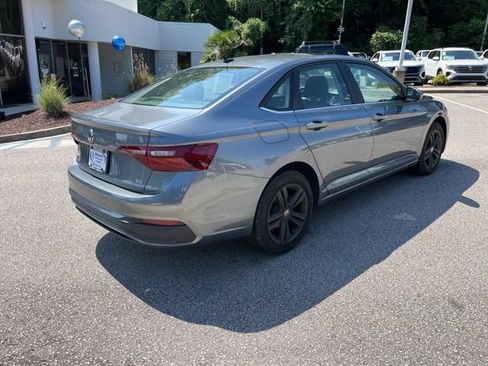 Used 2024 Volkswagen Jetta SE FWD image 3