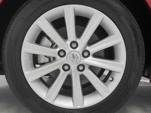Used 2014 Toyota Camry XLE w/ Leather Package FWD image 28