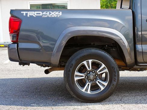 Used 2019 Toyota Tacoma TRD Sport w/ Technology Package AWD/4WD image 14