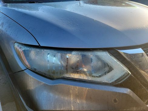 Used 2017 Nissan Rogue SV FWD image 3