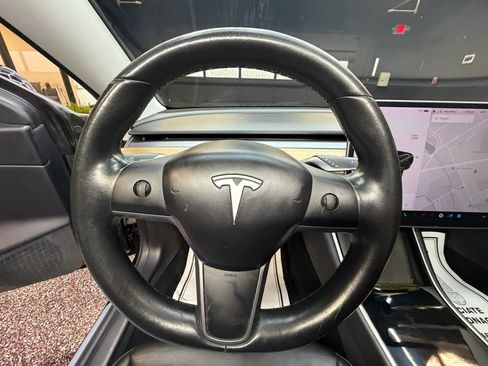 Used 2018 Tesla Model 3 Mid Range image 16