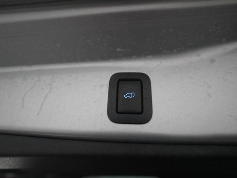 Used 2017 Toyota Highlander Limited AWD/4WD image 15