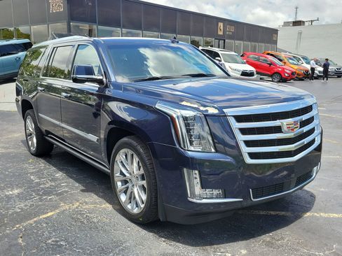Used 2019 Cadillac Escalade ESV Premium Luxury AWD/4WD image 3