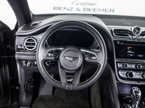 Used 2022 Bentley Bentayga image 27