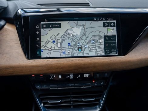 Used 2023 Audi e-tron GT Premium Plus image 10