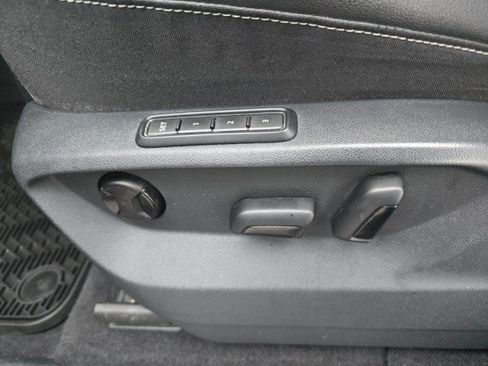 Used 2020 Volkswagen Atlas Cross Sport SEL image 28