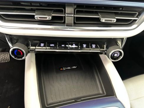 Used 2025 Chevrolet Equinox EV LT w/ Convenience Package image 23