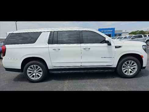 Used 2022 GMC Yukon XL Denali AWD/4WD image 2