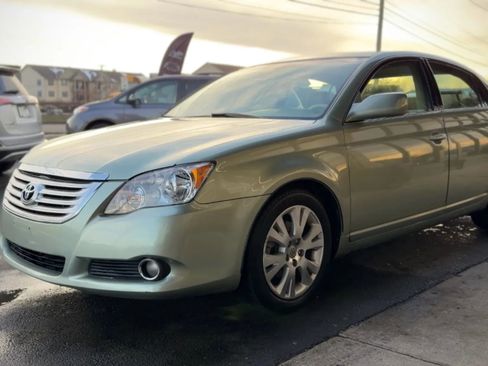 Used 2010 Toyota Avalon XLS image 6