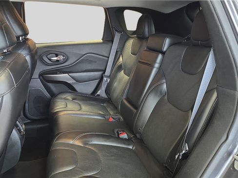 Used 2019 Jeep Cherokee Limited image 18