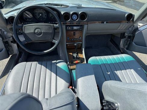 Used 1988 Mercedes-Benz 560 SL image 11