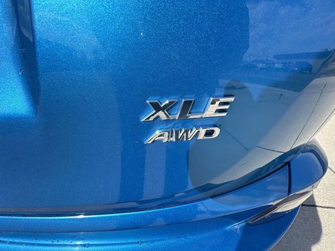 Used 2018 Toyota RAV4 XLE image 32