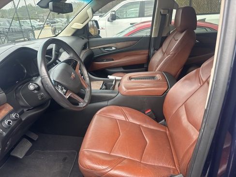 Used 2019 Cadillac Escalade Premium Luxury image 3