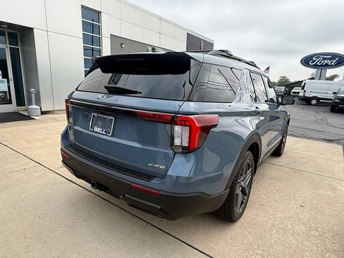 Certified 2025 Ford Explorer ST-Line w/ Premium Package AWD/4WD image 9