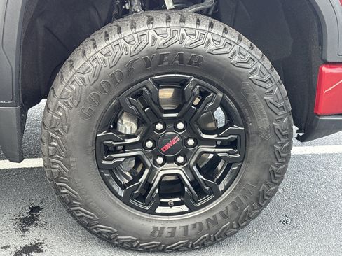 Used 2025 GMC Sierra 1500 AT4 w/ AT4 Premium Package AWD/4WD image 12