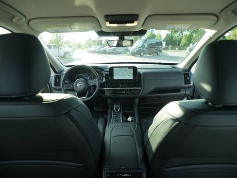 Used 2025 Nissan Pathfinder SL AWD/4WD image 24