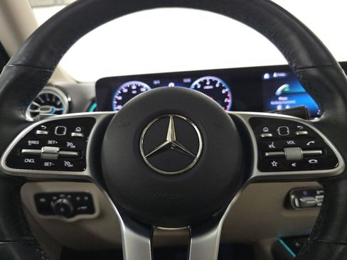 Used 2022 Mercedes-Benz GLB 250 4MATIC image 27