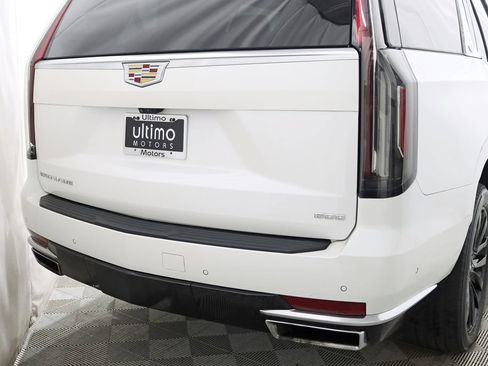 Used 2021 Cadillac Escalade Premium Luxury AWD/4WD image 12