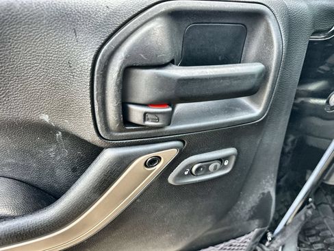 Used 2016 Jeep Wrangler Sahara AWD/4WD image 22