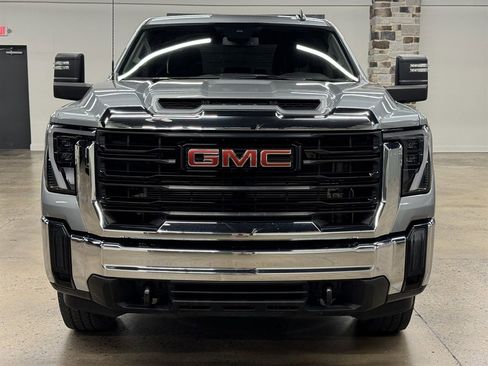 Used 2024 GMC Sierra 2500 Pro AWD/4WD image 2