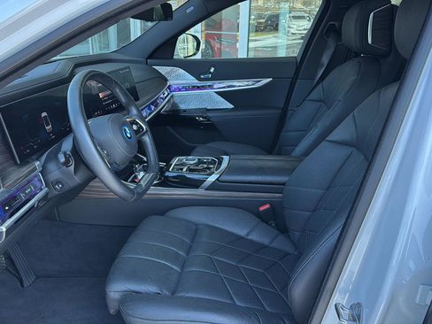 Certified 2024 BMW i7 xDrive60 w/ Executive Package AWD/4WD image 9