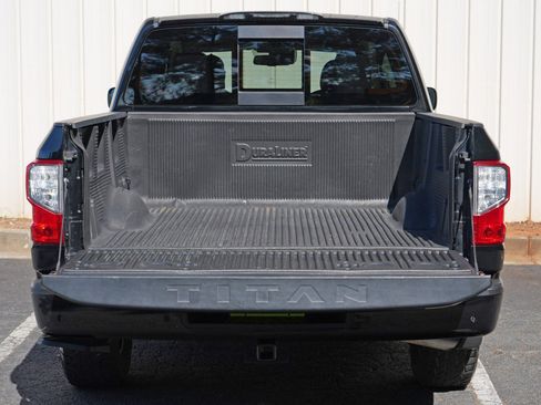 Used 2021 Nissan Titan SV w/ SV Convenience Package RWD image 9
