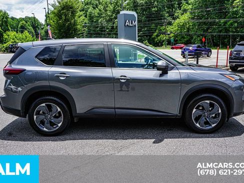 Used 2024 Nissan Rogue SV FWD image 9