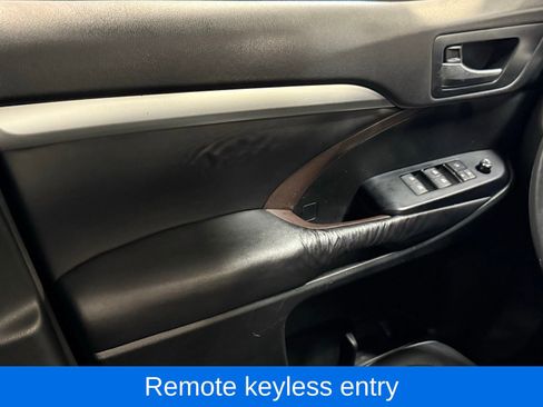 Used 2016 Toyota Highlander XLE image 30