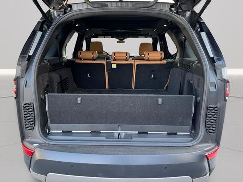 Used 2019 Land Rover Discovery HSE image 32