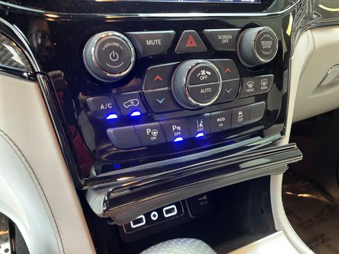 Used 2021 Jeep Grand Cherokee Trackhawk AWD/4WD image 32