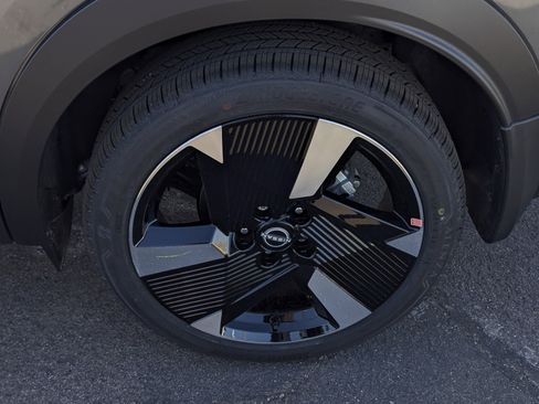 New 2026 Nissan Kicks SR image 7