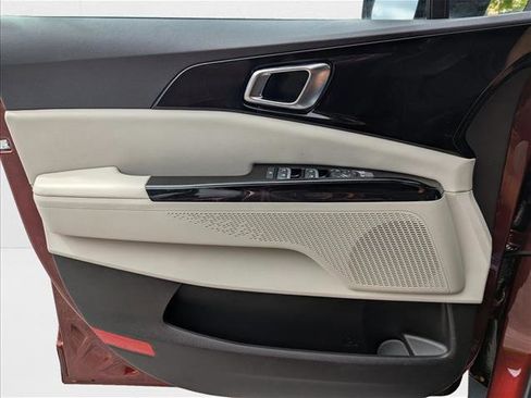 Used 2024 Kia Carnival EX image 12